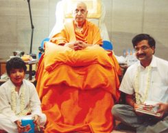 Mr. Rajiv Podar and Master Vedant Podar with Holy Saint
Pujya Pramukh Swamiji Maharaj